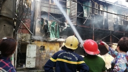 Công ty Rạng Đông khẳng định nguyên liệu sản xuất an toàn kể cả khi bị cháy
