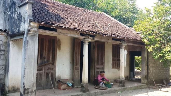 Cụ bà 83 tuổi lên UNBD xã đọc thơ xin ra khỏi danh sách hộ nghèo