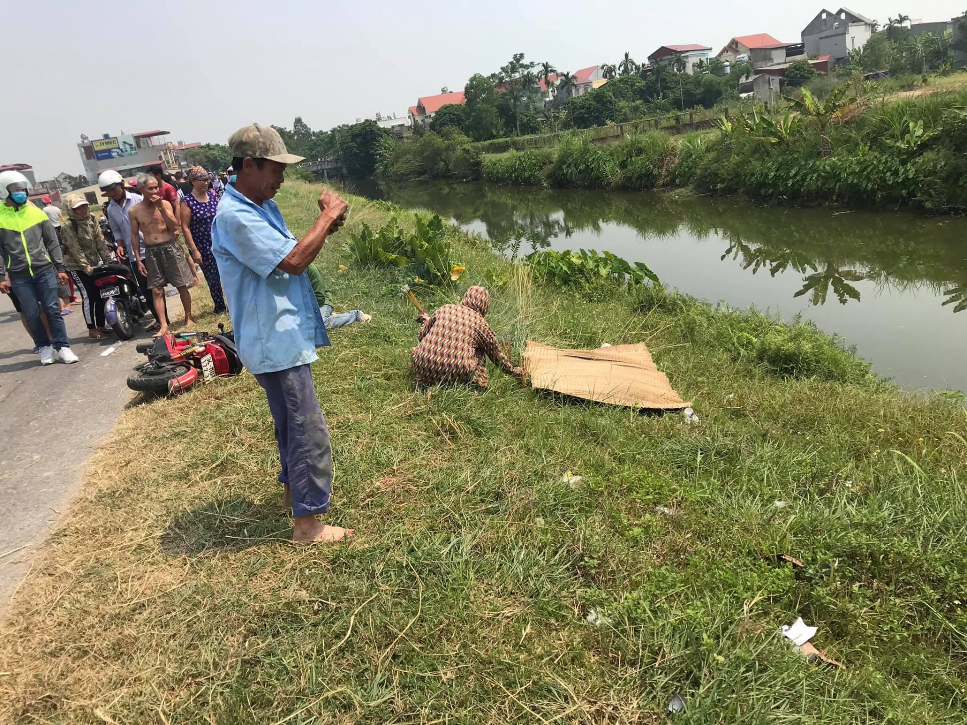 hai duong xe tai cho com lao vao doan nguoi di duong 2 hoc sinh tu vong