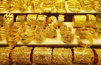 gia vang hom nay 1910 am dam trong phien giao dich cuoi tuan