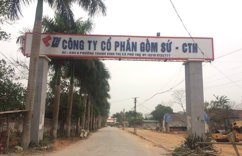 gom su thanh ha co 4 nguoi ten trang xuat hien thu kho chung