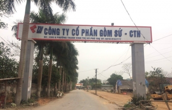 gom su thanh ha co 4 nguoi ten trang xuat hien thu kho chung