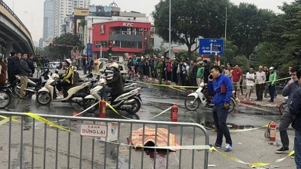 Công an tìm danh tính người phụ nữ bị xe Mercedes tông tử vong