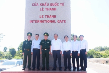 Phó Thủ tướng Trương Hòa Bình thăm Đồn Biên phòng cửa khẩu quốc tế Lệ Thanh