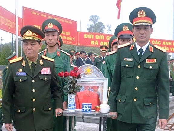 dien bien don nhan truy dieu va an tang 15 hai cot liet si quan tinh nguyen viet nam hy sinh tai lao