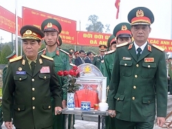 dien bien don nhan truy dieu va an tang hai cot liet si quan tinh nguyen viet nam lao