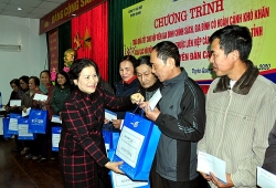 Liên hiệp Tuyên Quang tặng quà Tết cho đối tượng chính sách, gia đình hoàn cảnh khó khăn