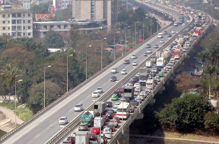 duong vanh dai 3 tren cao duoc chan nua duong de sua chua