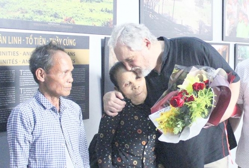 Ông Tây mê đắm…Bru-Vân Kiều