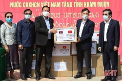 Tỉnh Khăm Muộn (Lào) đón nhận thiết bị y tế chống COVID-19 trị giá 500 triệu đồng từ tỉnh Hà Tĩnh