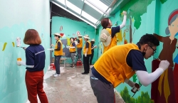 Tình nguyện viên Hàn Quốc hỗ trợ Trường tiểu học Bình Hưng Hòa 1 "thay áo mới"