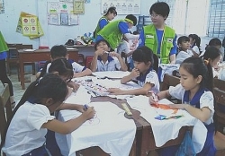 30 bạn trẻ Hàn Quốc tham gia tình nguyện tại Vĩnh Long