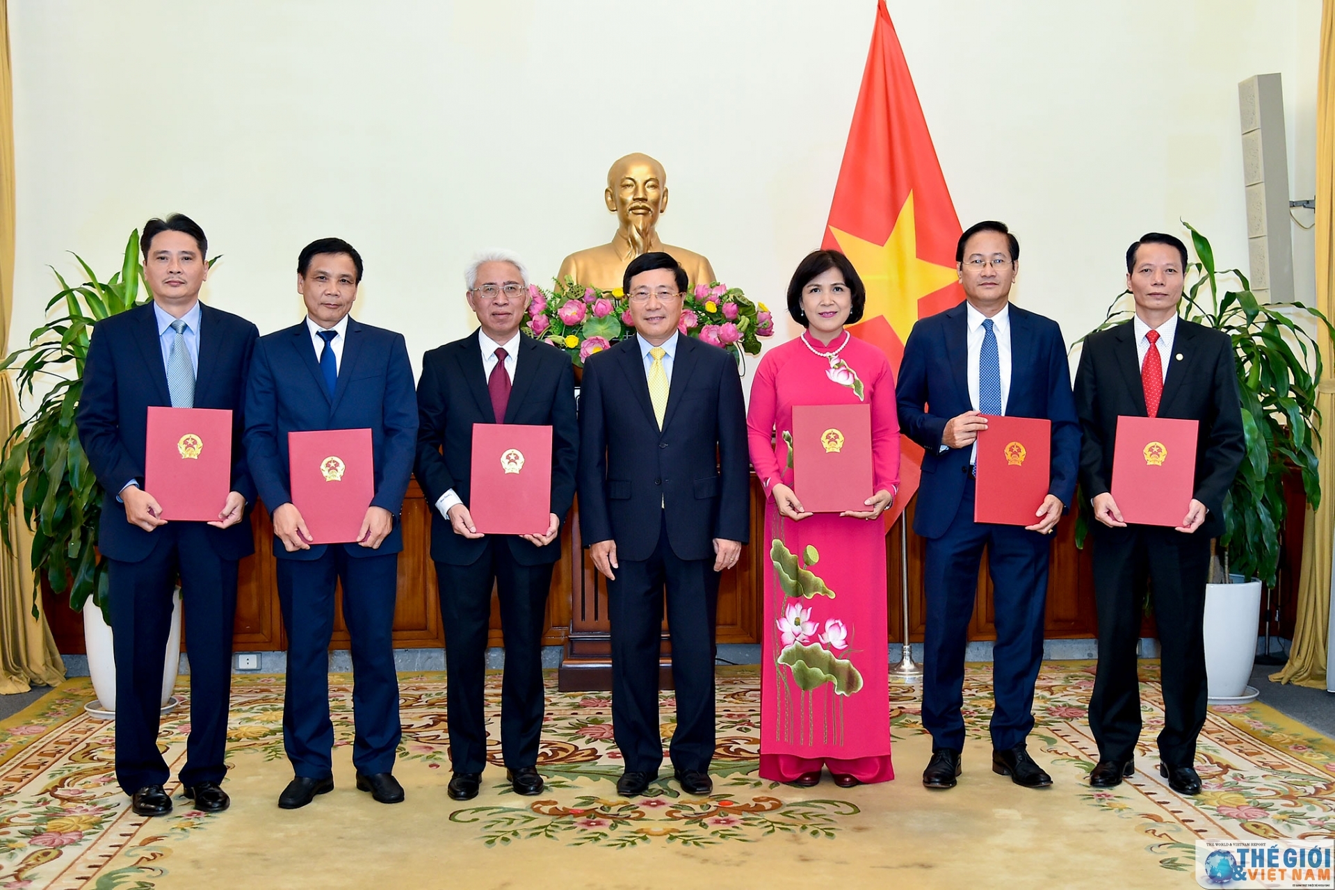 Xây dựng các Đại sứ quán thành chỗ dựa tin cậy cho người Việt ở nước ngoài