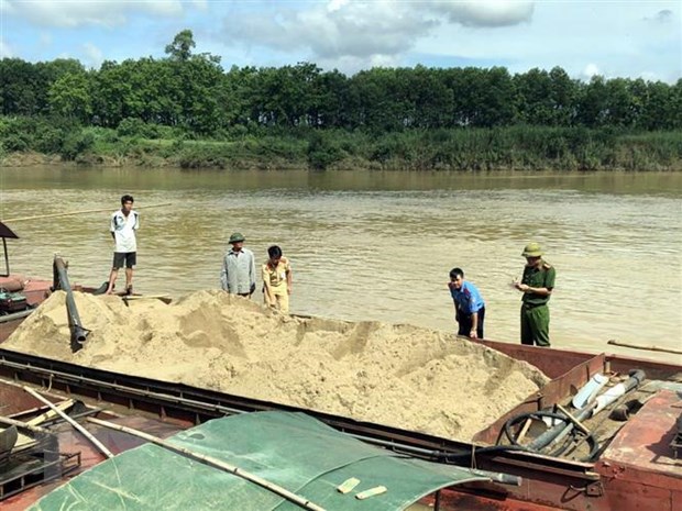 Sáu trường hợp khai thác cát trái phép bị phạt gần 700 triệu đồng