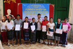 Nhập quốc tịch cho 350 người Lào sinh sống tại Quảng Trị