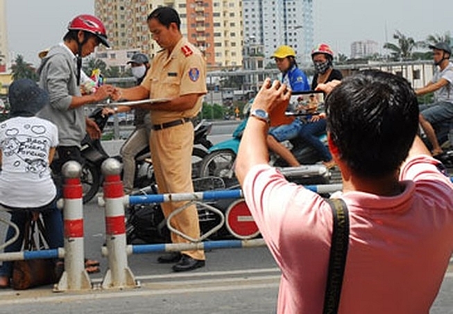 Bộ Công an đề xuất người dân được giám sát cảnh sát giao thông bằng ghi âm, ghi hình