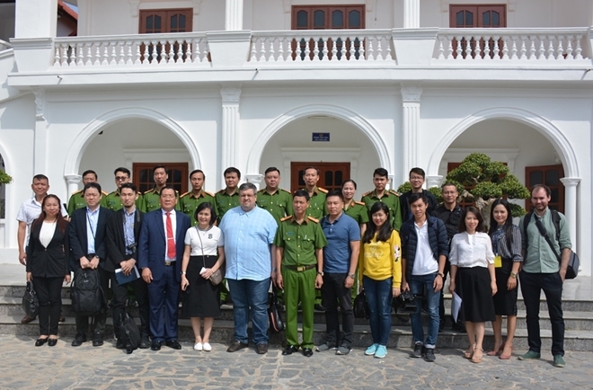 phong vien nuoc ngoai khen dieu kien to chuc tai trai giam viet nam