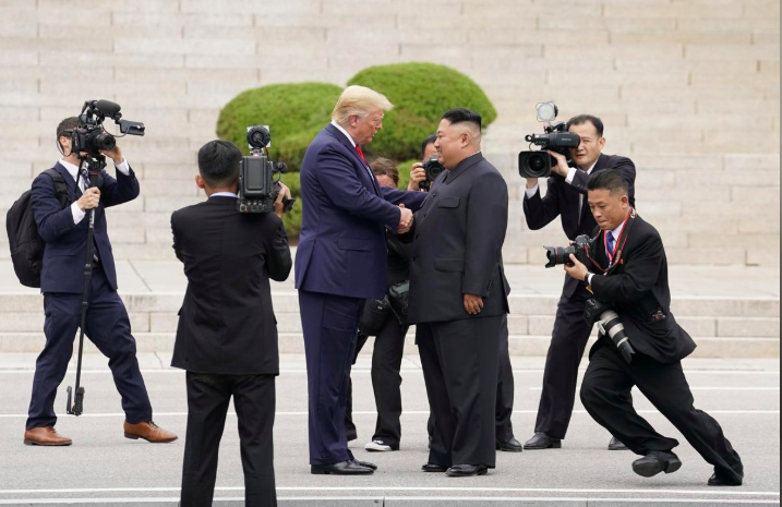 tong thong trump lanh lung noi ong kim jong un nguy co mat tat ca