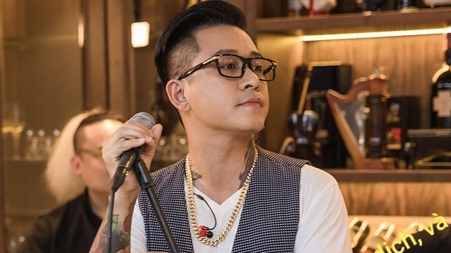 dich covid 19 tuan hung hat mien phi ung ho y bac si le be la quyen gop hon 1 ty dong