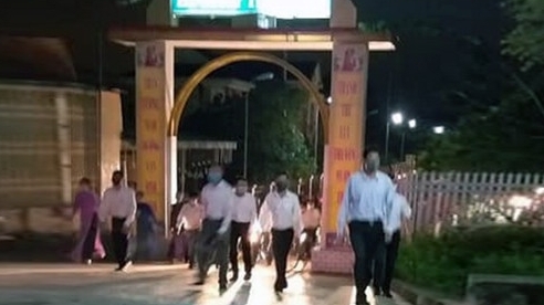 tin tuc trong ngay 64 moi nhat ha tinh hang tram nguoi di le nha tho giua mua dich
