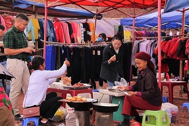 Chợ Han Xoong còn thu hút các khách thập phương tới thăm quan và mua bán hàng hóa nông sản