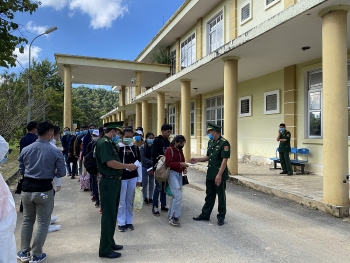 Điện Biên tiếp nhân 38 công dân nhập cảnh trái phép sang Lào