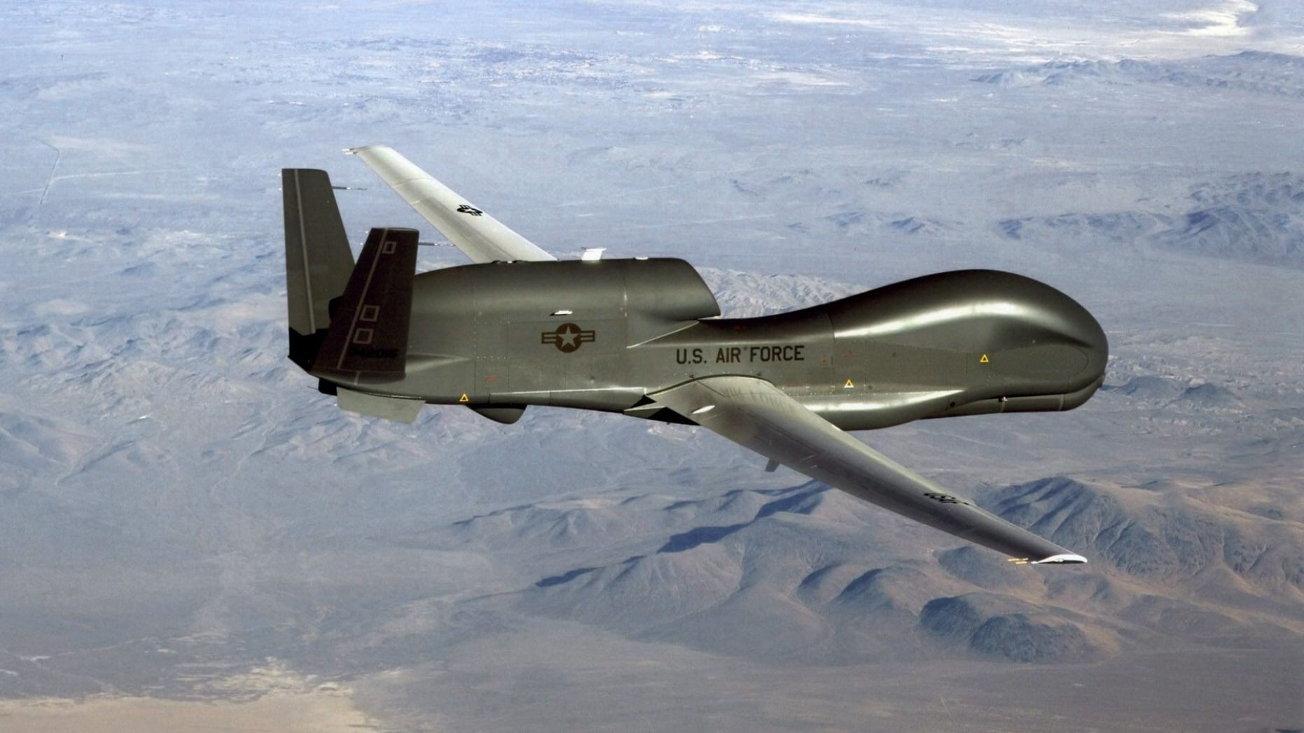 Mỹ điều máy bay ném bom B-1B hỗ trợ “mắt thần” do thám Biển Đông