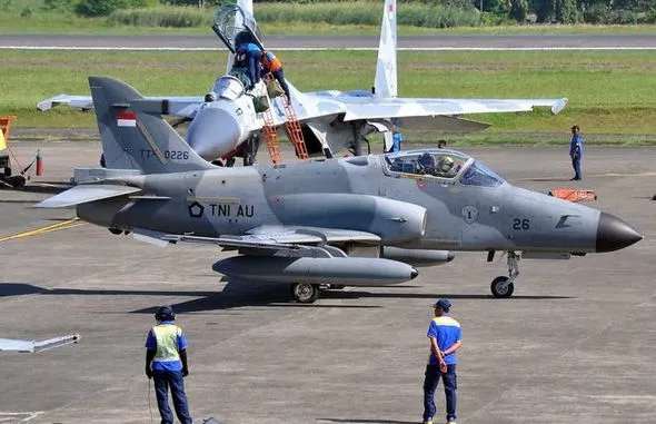 1427 indonesian air force s hawk 100 200 jets 2517940