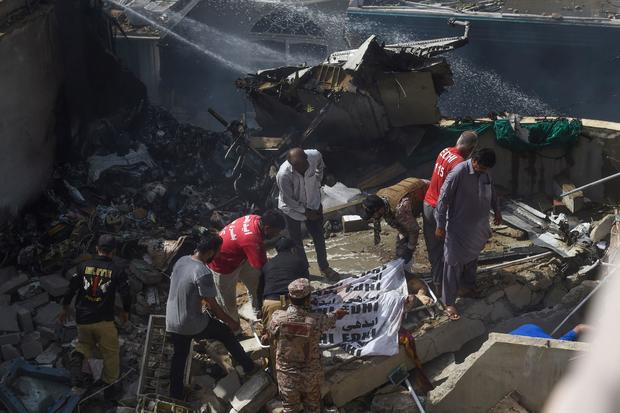 Pakistan sa thải 5 quan chức hàng không sau vụ 262 phi công dùng bằng giả
