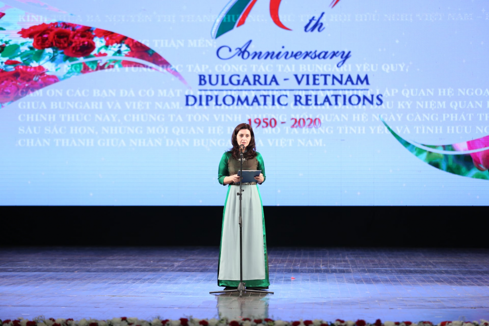 Đại sứ đặc mệnh toàn quyền Cộng hòa Bulgaria tại Việt Nam Marinela Petkova phát biểu tại buổi lễ. Ảnh: T.Việt/VUFO.