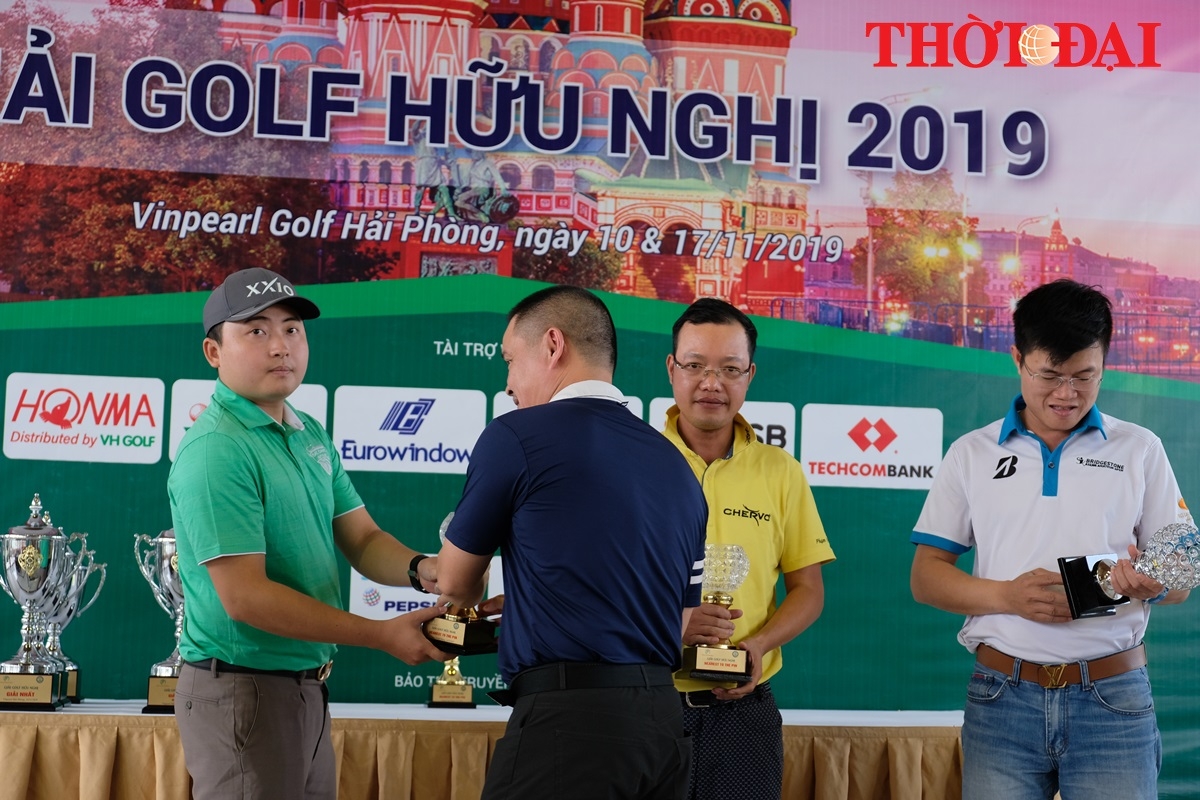 giai golf huu nghi lien xo cu va dong au 2019 da tim ra 2 golfer xuat sac nhat