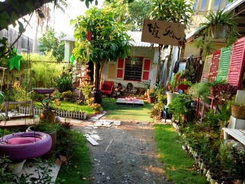 Khu vườn 200m2 trang trí hút mắt từ việc tận dụng đồ cũ của bà mẹ yêu thiên nhiên ở TP HCM