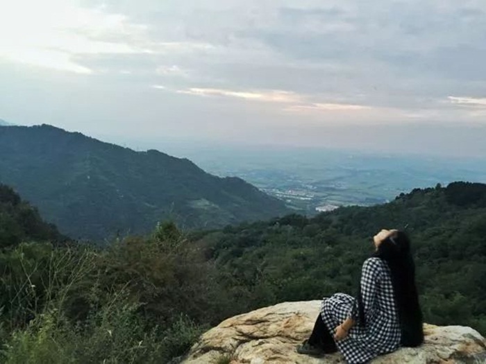 co gai 27 tuoi len nui song yen binh cung cay co 3 nam khong can mua sam khong can dung wifi