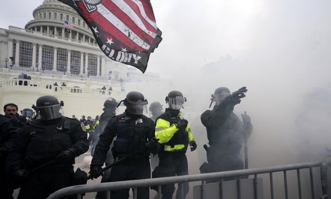 FBI cảnh báo Mỹ sẽ chìm trong các cuộc biểu tình