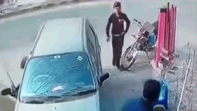 Video: Lật tẩy thủ đoạn trộm đồ cực tinh vi ngay khi tài xế ô tô bước ra khỏi xe