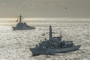 Tàu khu trục Hải quân Mỹ trang bị tên lửa hành trình tiến vào Biển Đen