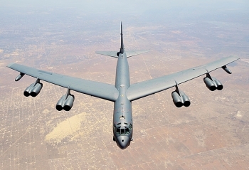 Mỹ bất ngờ triển khai máy bay ném bom chiến lược tới Đông Á