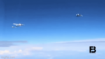 4 tiêm kích đa năng Su-30SM Nga đồng loạt phóng 8 tên lửa không đối không