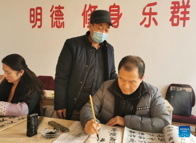 Trung Quốc: người cao tuổi đổ xô đi học đại học để không 