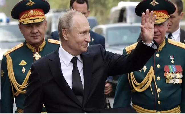 Tại sao Tổng thống Putin lại không mang hàm tướng?