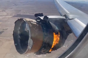 Video: Động cơ máy bay chở hàng trăm người cháy ngùn ngụt trên không