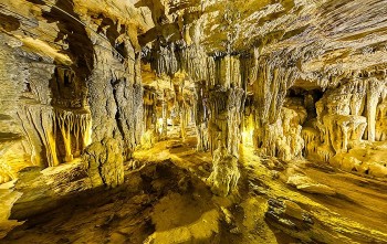 Độc đáo quần thể hang động ở Cao Phong, Hòa Bình với muôn vạn hình thù kỳ bí