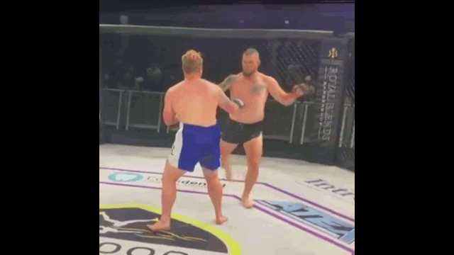 Video: Dính cú đá cực hiểm của đối thủ, võ sĩ MMA gãy gập chân