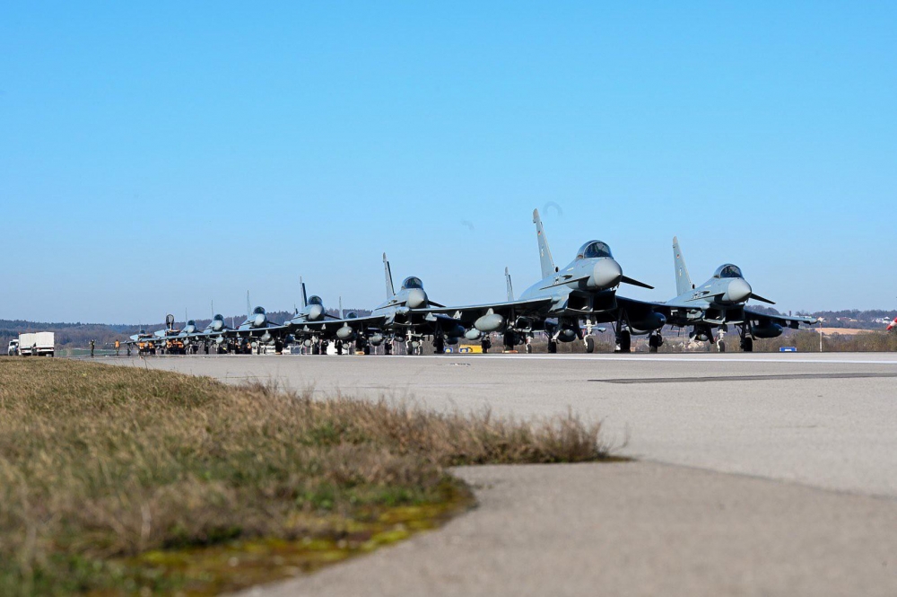 Không quân Đức trình diễn màn “voi đi bộ” với 18 chiến đấu cơ Eurofighter