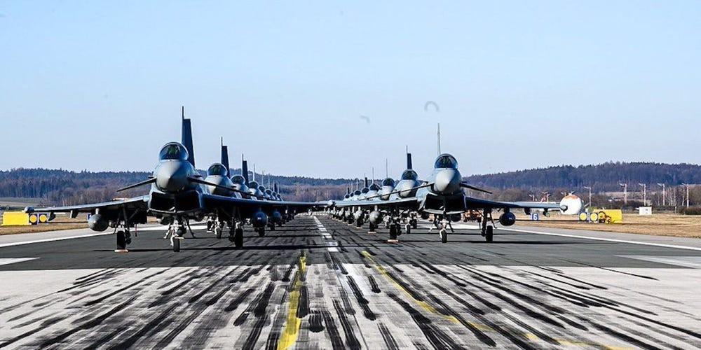 Không quân Đức trình diễn màn “voi đi bộ” với 18 chiến đấu cơ Eurofighter