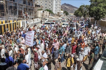 Người biểu tình tấn công Phủ Tổng thống Yemen, yêu cầu trả lương