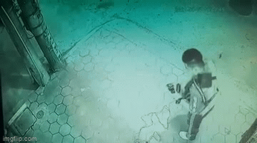 Video: Cận cảnh khoảnh khắc gã thanh niên ném mìn tự chế vào tiệm vàng ở Hải Phòng