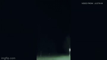 Video: Cận cảnh mảnh tên lửa SpaceX sáng rực giữa trời đêm vùng Tây Bắc Thái Bình Dương