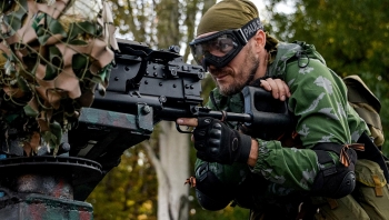 Quân ly khai Ukraine dùng siêu súng máy để nã vào quân đội