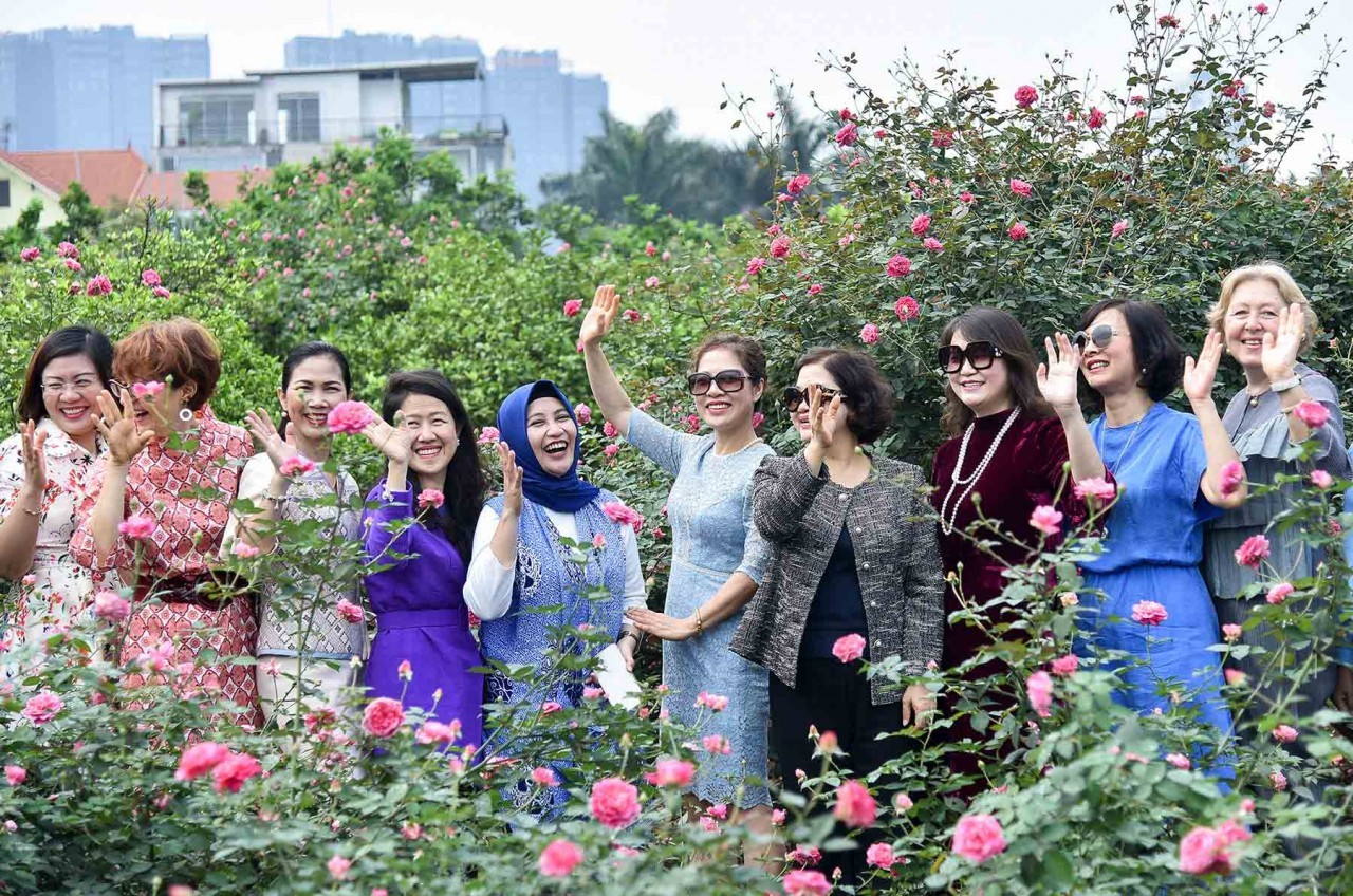Nhóm AWCH – Hành trình 7 năm gắn kết phụ nữ Việt Nam với quốc tế